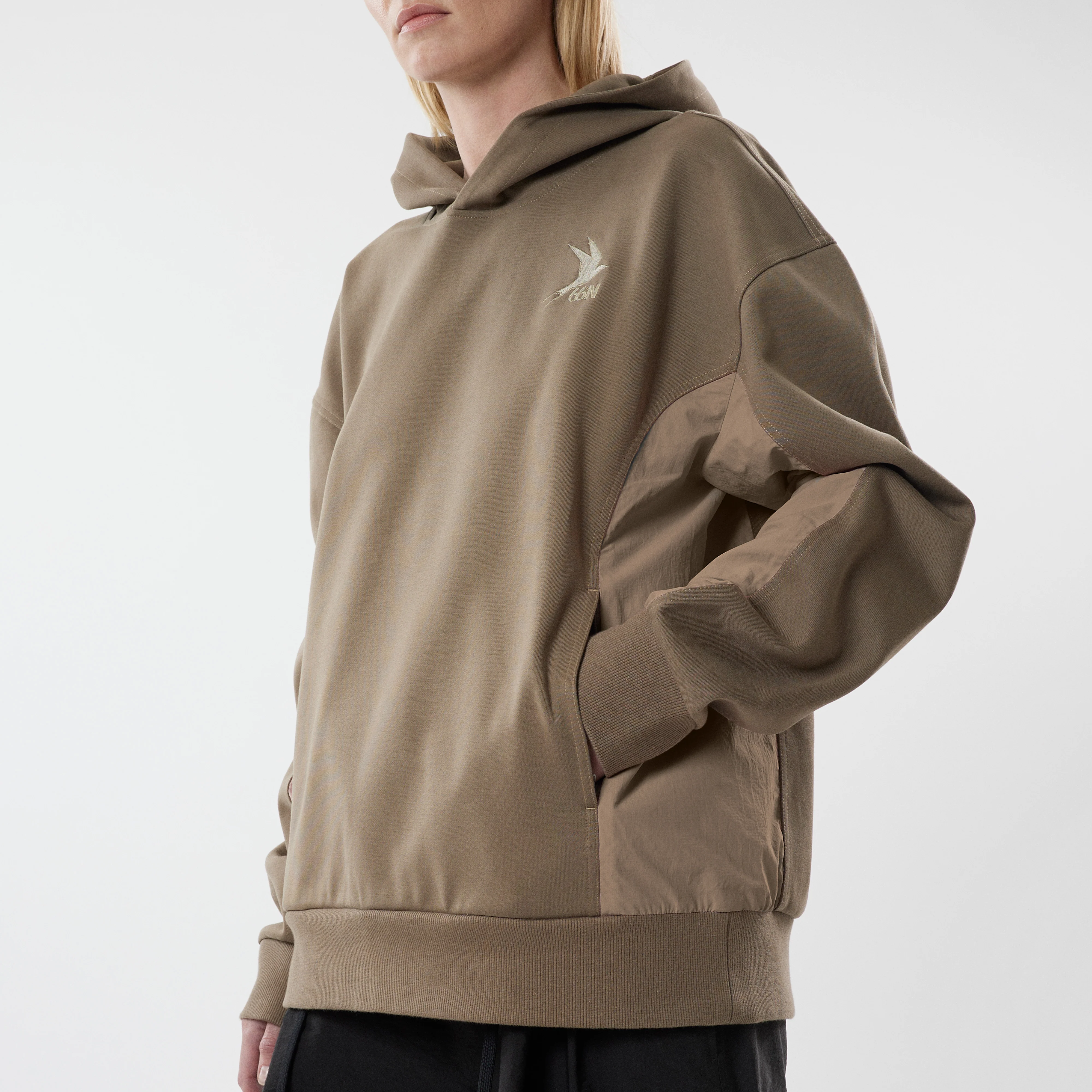 Kría Hybrid Hoodie - Image 6